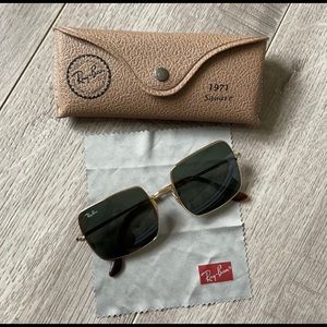 Ray-Ban Square 1971 Classic Sunnies Gold
